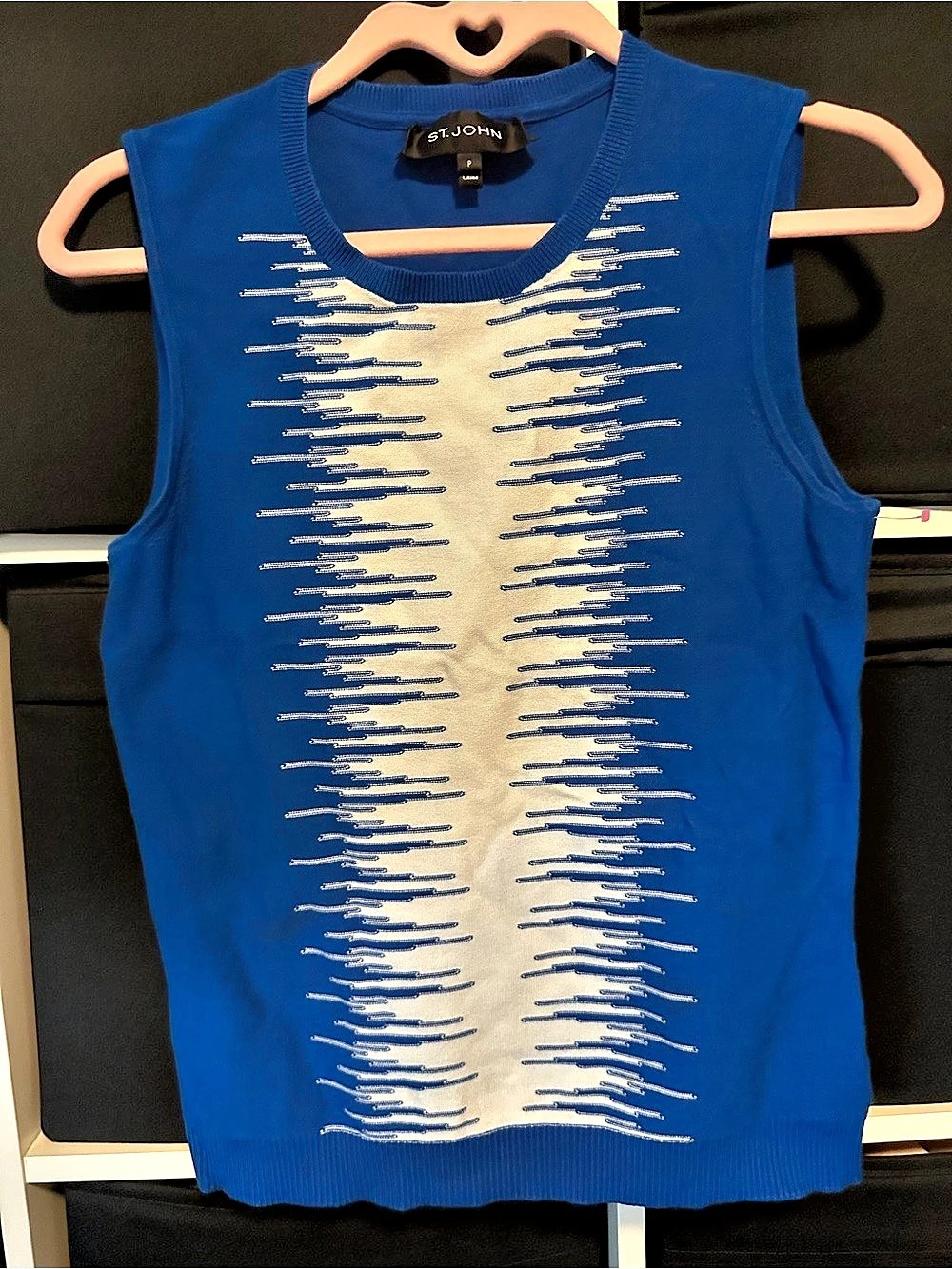 St. John Sleeveless Abstract Sweater in Blue & White